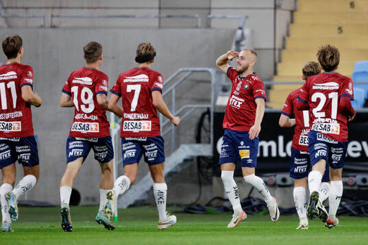 Örgrytes Amel Mujanic jublar