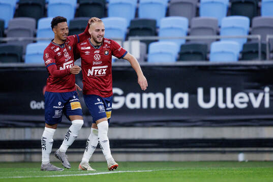Örgrytes Tobias Sana och Amel Mujanic jublar