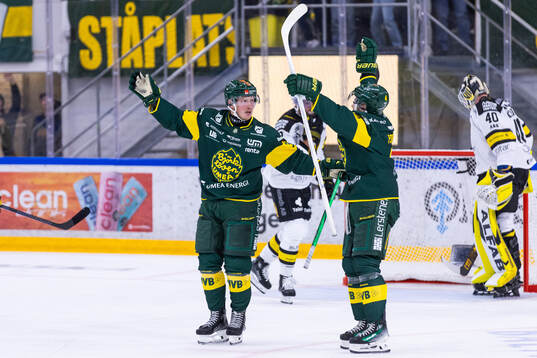 Björklövens Erik Andersson jublar