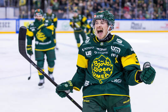 Björklövens Joel Mustonen jublar