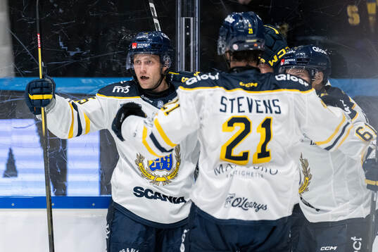 Södertäljes Albin Carlson jublar