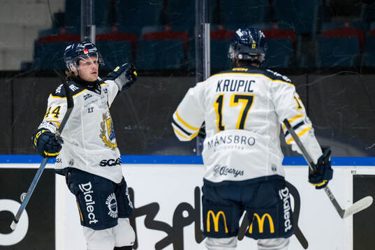 Södertäljes Carter Souch jublar