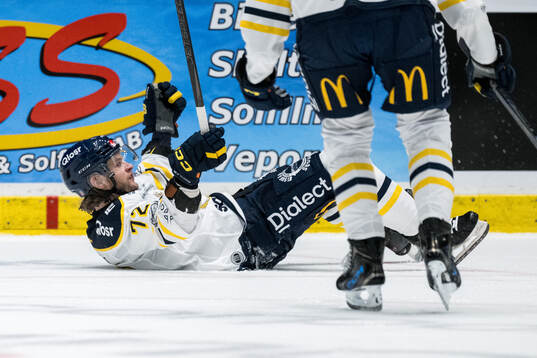 Södertäljes Nicolai Meyer jublar