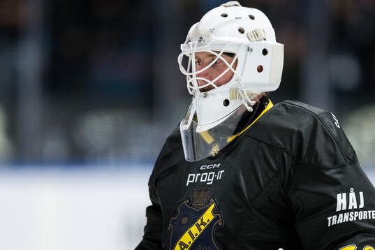 AIKs målvakt Victor Brattström deppar