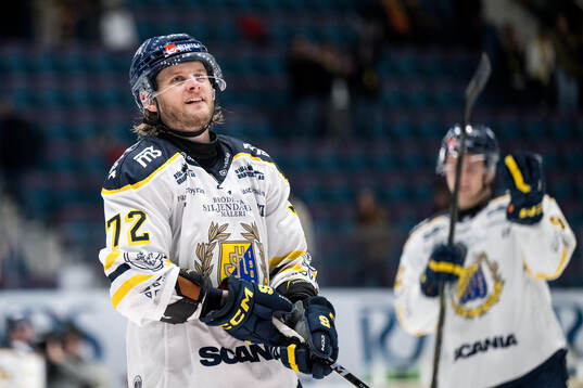 Södertäljes Nicolai Meyer jublar