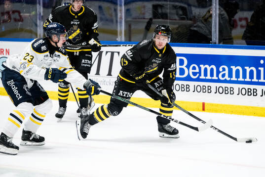 Södertäljes Egor Polin och AIKs Jordan Bellerive