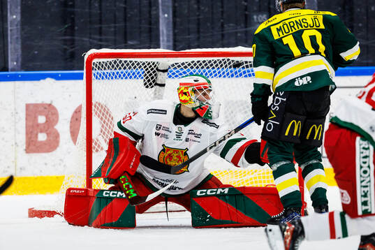 Östersunds Alexander Anderberg (ej i bild) gör 2-1 bakom