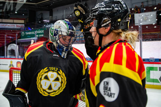 Brynäs målvakt Ena Nystrøm jublar