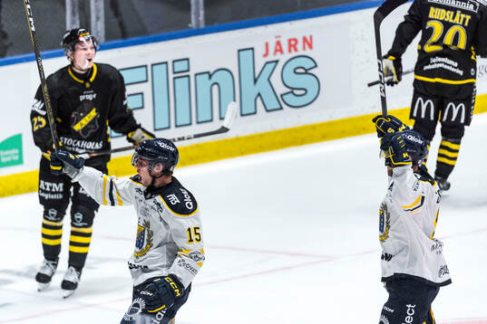 Södertäljes Albin Carlson jublar