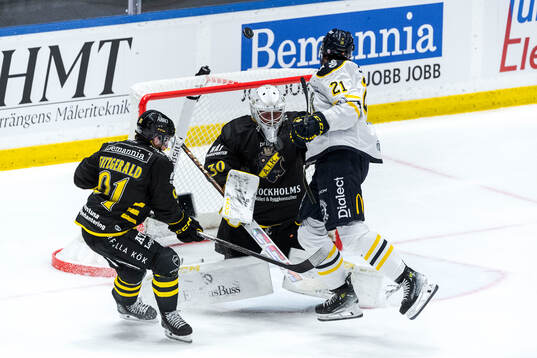 AIKs Gerry Fitzgerald och målvakt Victor Brattström samt