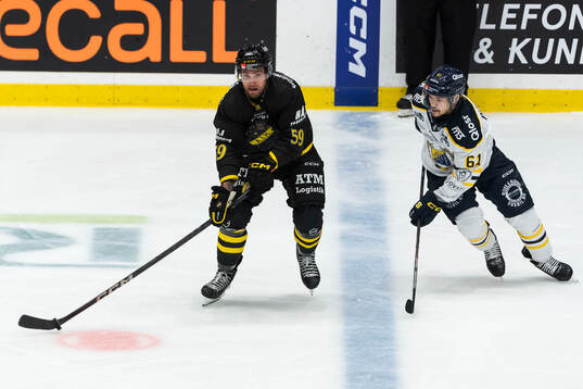 AIKs Macoy Erkamps och Södertäljes Miikka Pitkänen