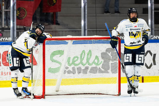 HV71s Hilda Svensson och Elin Svensson deppar