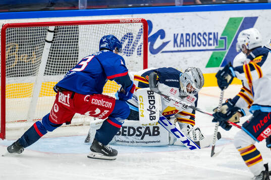 Oskarshamns Gustaf Westlund och Djurgårdens målvakt