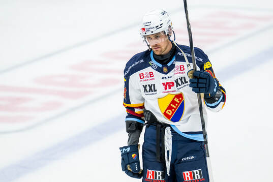 Djurgårdens Daniel Brodin lämnar isen