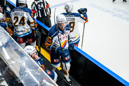 Djurgårdens Daniel Brodin lämnar planen