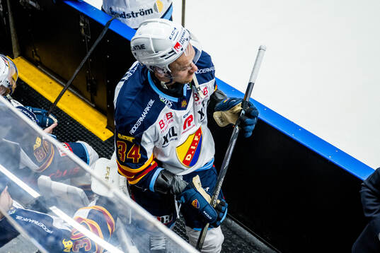Djurgårdens Daniel Brodin lämnar planen