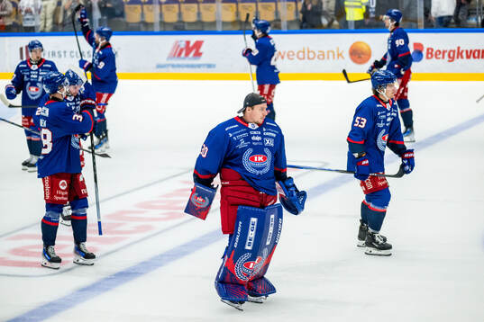 Oskarshamns målvakt Tomas Rydén och Kade Landry deppar