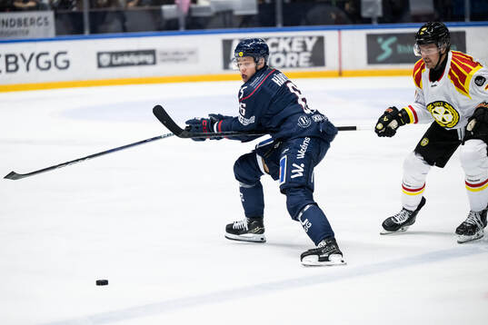 Linköpings Mattias Hävelid och Brynäs Miks Indrasis