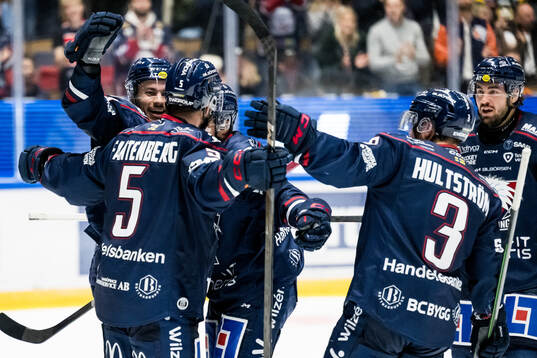 Linköpings Oscar Fantenberg jublar med lagkamrater