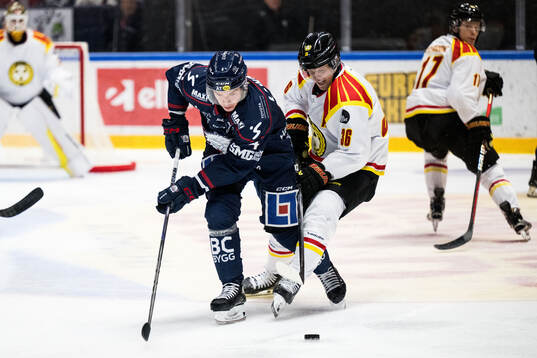 Linköpings Oscar Lawner och Brynäs Linus Ölund