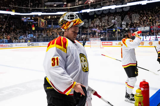 Brynäs målvakt Erik Källgren deppar