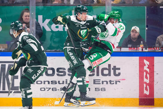 Färjestads Adam Ollas Mattsson och Rögles Albin Sundsvik