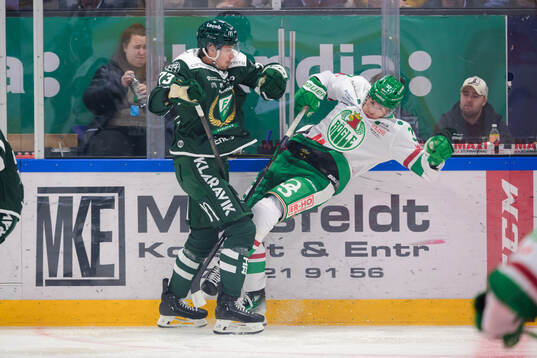 Färjestads Adam Ollas Mattsson och Rögles Albin Sundsvik