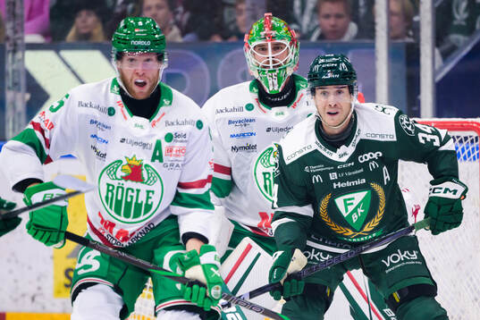 Rögles Ludvig Claesson och målvakt Christoffer Rifalk