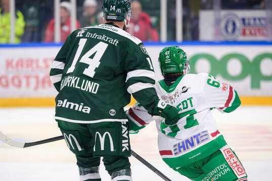 Färjestads Henrik Björklund och Rögles Leon Bristedt