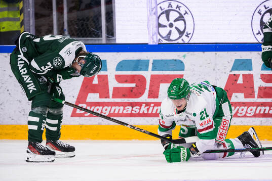 Färjestads Magnus Nygren och Rögles Henry Bowlby