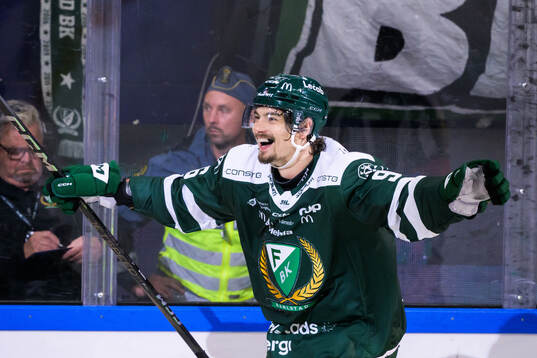 Färjestads David Tomasek jublar