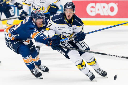Växjös Filip Eriksson och HV71s Isac Brännström