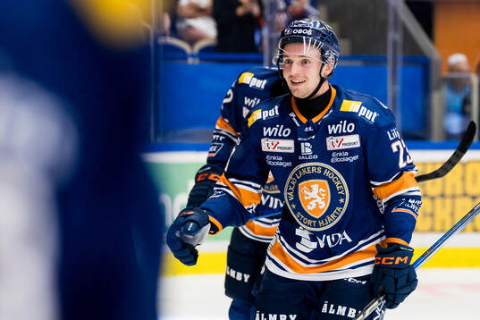 Växjös Joel Svensson jublar