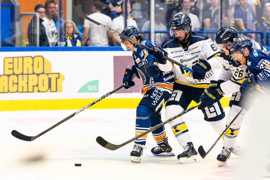 Växjös Felix Robert och HV71s Oliwer Kaski