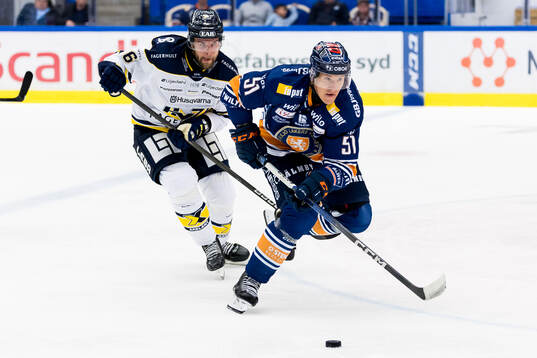 HV71s Joona Luoto och Växjös Emil Sylvegård