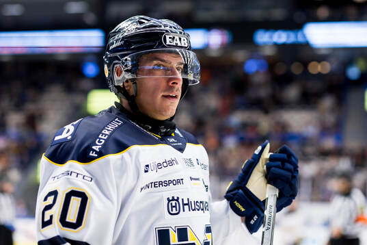 HV71s Andre Petersson jublar