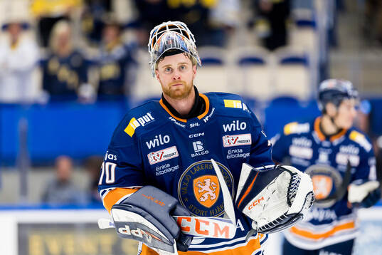 Växjös Adam Åhman jublar