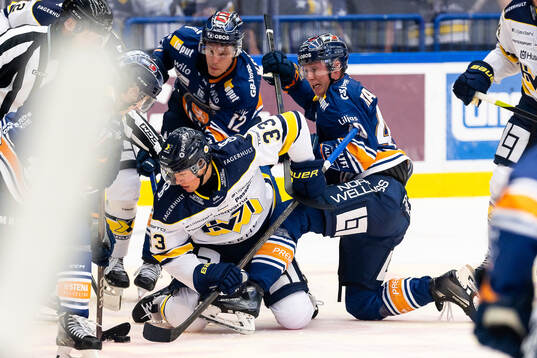 HV71s Måns Lindbäck och Växjös Dennis Rasmussen