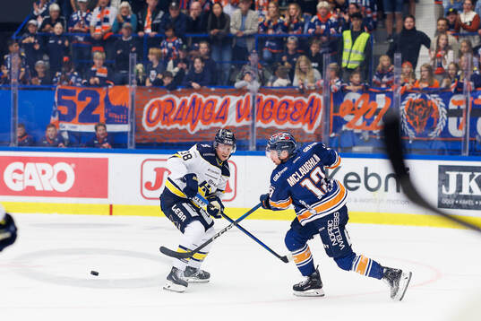 HV71s Olle Alsing och Växjös Dylan McLaughlin