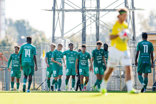 Ljungskiles Adrian Helm jublar med laget