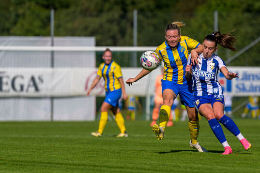 Eskilsminnes Nova Karlsson och IFK Göteborgs Lisa "Mini"