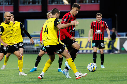 Brommapojkarnas Adam Skanning Jakobsen och Mjällbys Rasmus
