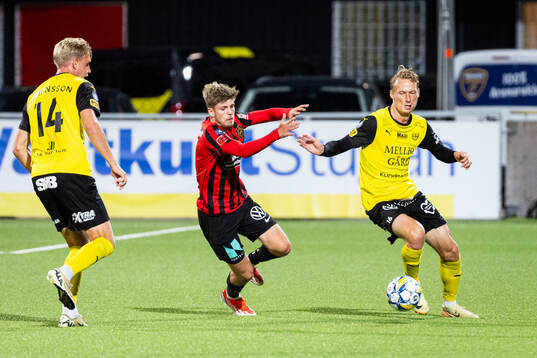 Brommapojkarnas Frederik Christensen  och Mjällbys