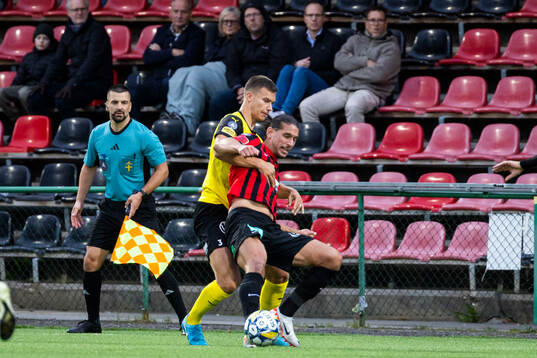 Mjällbys Arvid Brorsson och Brommapojkarnas Nikola Vasic
