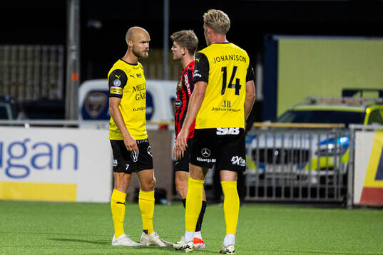 Mjällbys Viktor Gustafson och Brommapojkarnas Frederik