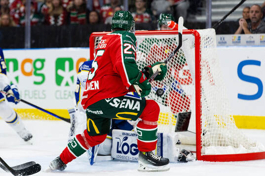 Frölundas Arttu Ruotsalainen gör 1-0 på Leksands