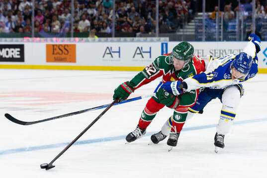 Frölundas Noah Hasa och Leksands Joonas Lyytinen