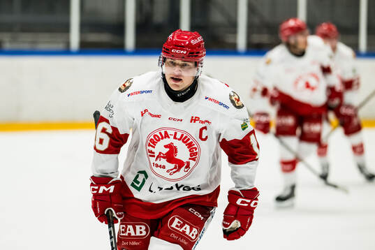 Troja/Ljungbys Dennis Fröland jublar