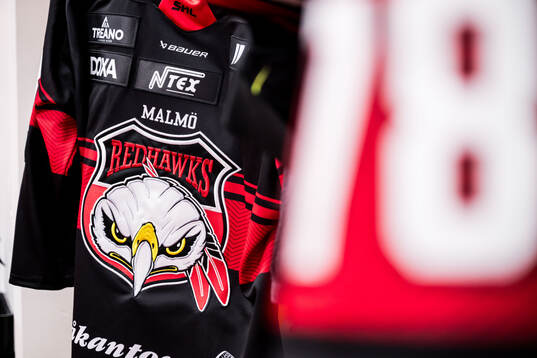 Tröjor i Malmö Redhawks omklädningsrum