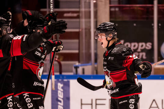 Malmö Redhawks Joona Ikonen jublar